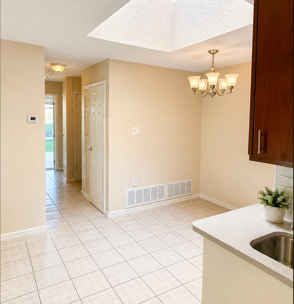 3 bed, 1394 sqft, $1,795 — Photo 1