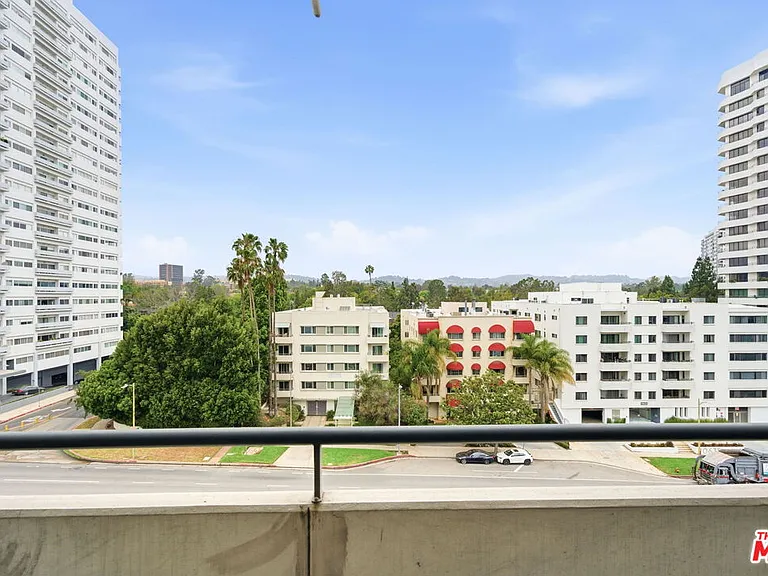 10660 Wilshire Blvd #805 — Photo 38