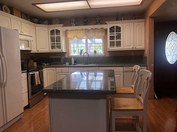 4th image of 96 Park Sharon Dr