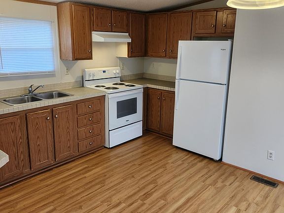 4th image of 540 Morris Ln