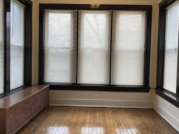 3rd image of 1338 W Winona St #1