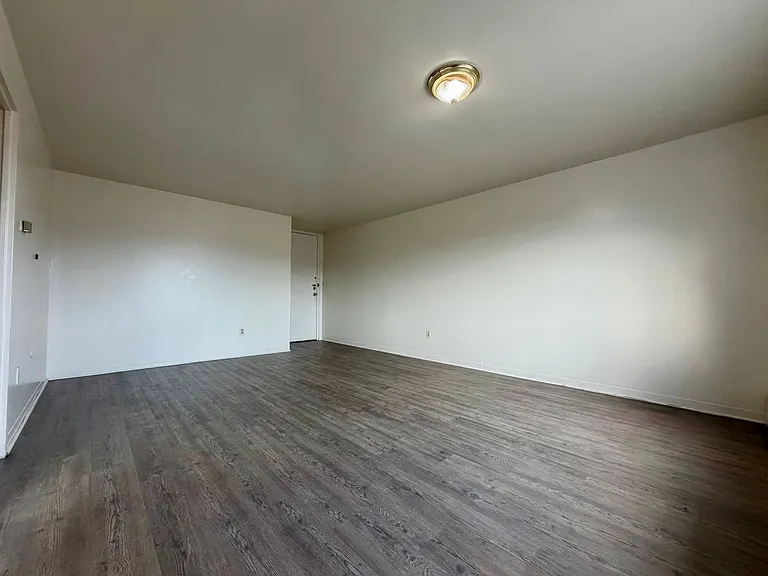 Brett Manor — Photo 13