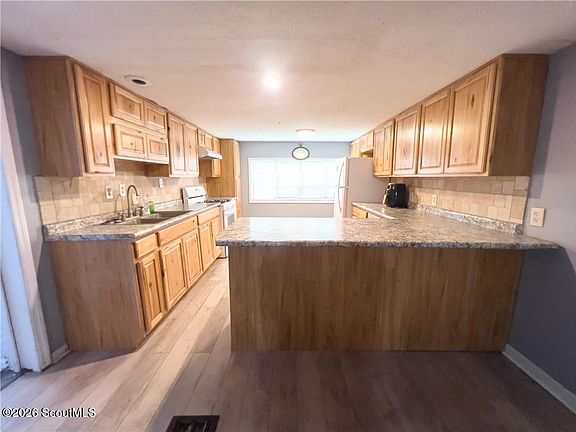 2nd image of 216 Harvey Rd