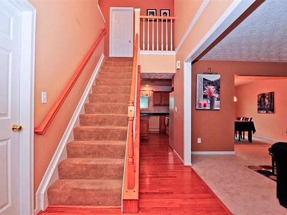 3rd image of 6633 Parklake Dr