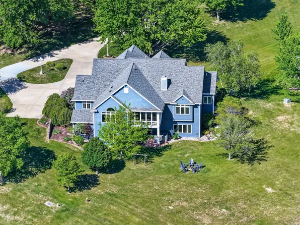 303 S 12th St, Guthrie Center, IA 50115