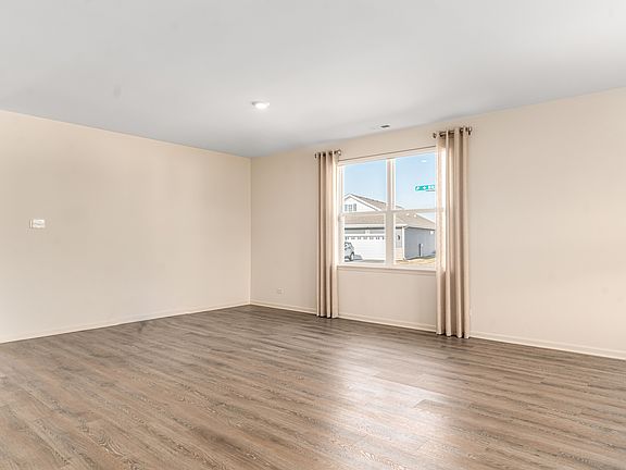 3rd image of 1655 Windsor Rd