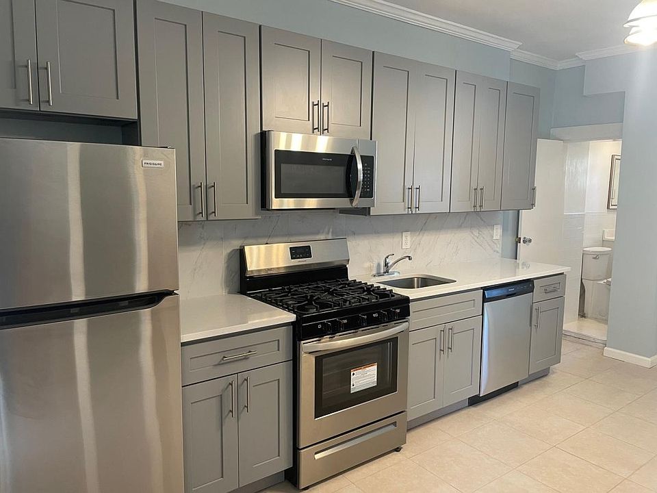 1st image of 26 King St #1