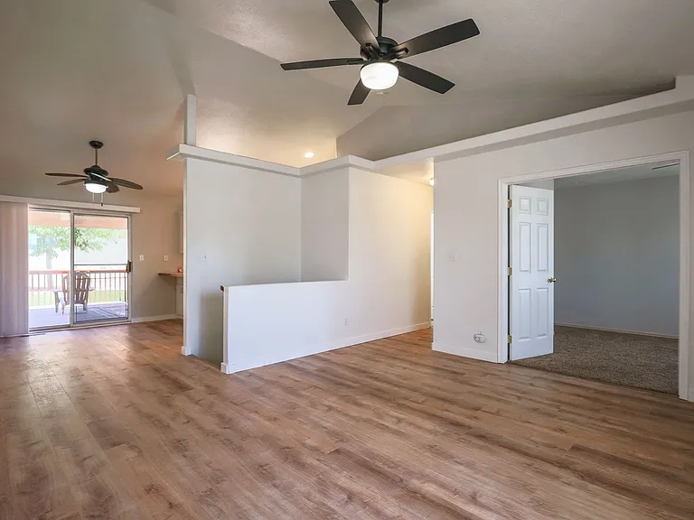 125 E 300 N — Photo 17