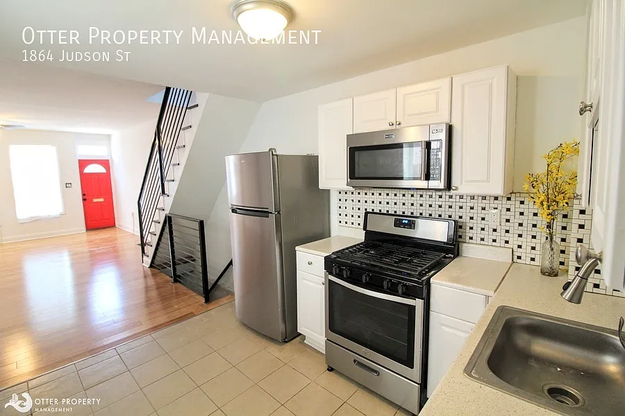 1864 N Judson St photo 1