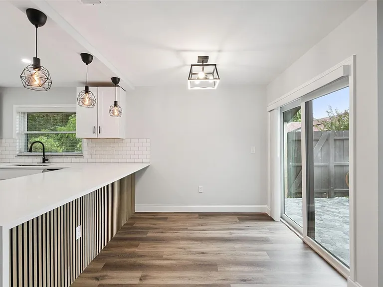 530 Hunter Cir — Photo 8
