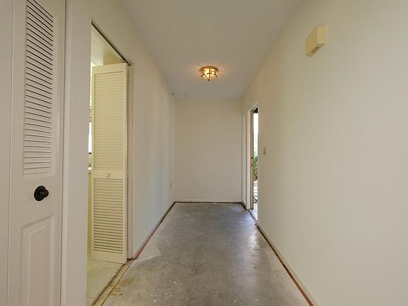 4th image of 3903 Glen Oaks Manor Dr