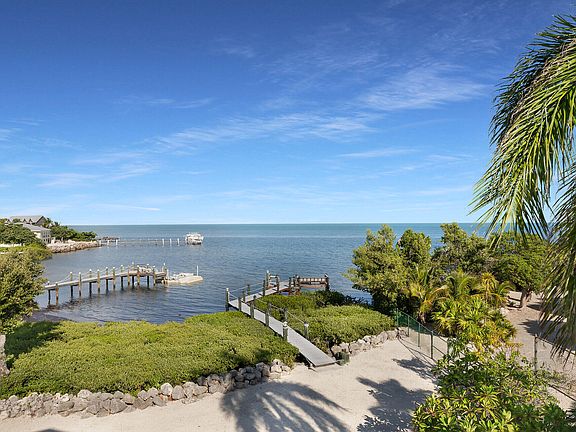 4th image of 355 Stirrup Key Blvd