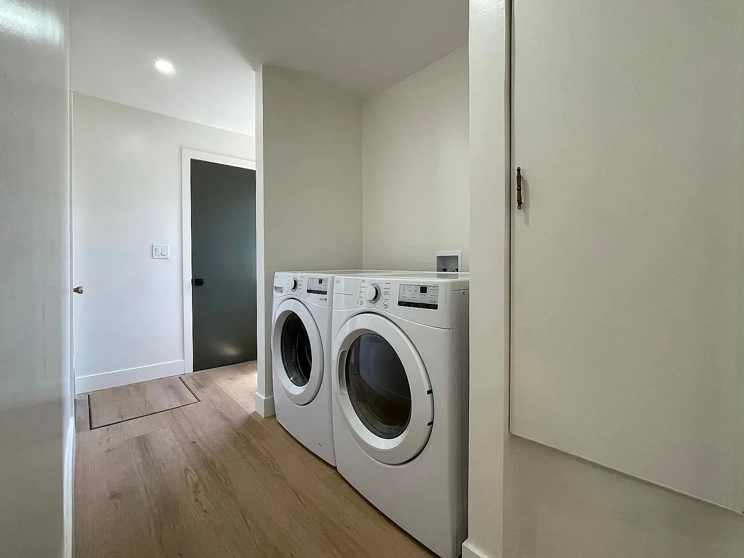 3 bed, 1550 sqft, $5,500 — Photo 3