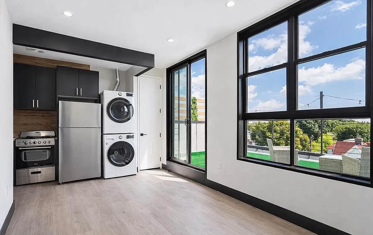 Building Photo - 1665 Brooklyn Ave #PENTHOUSE