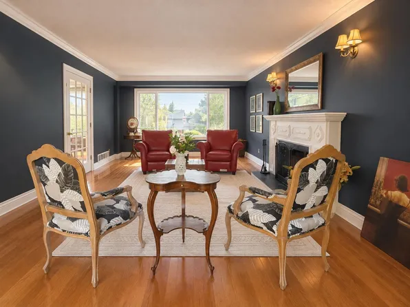 2718 Byron Pl, North Vancouver, BC V7H 2K8