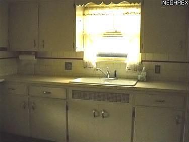 5th image of 894 Greenwood Ave