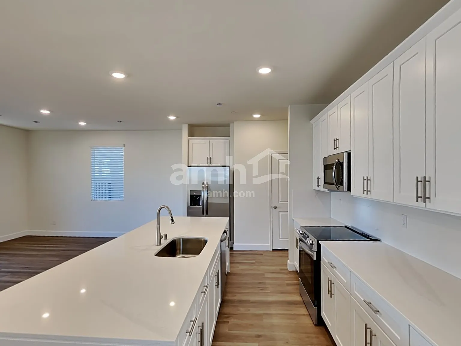 4 bed, 2.5 bath, 2144 sqft, $2,540 — Photo 3