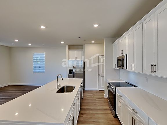 3rd image of 148 Nico Azalea Ln