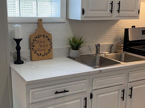 4th image of 1601 Central Ave #1611