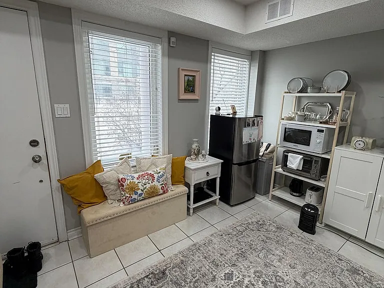 320 S Park Rd #MAIN — Photo 2