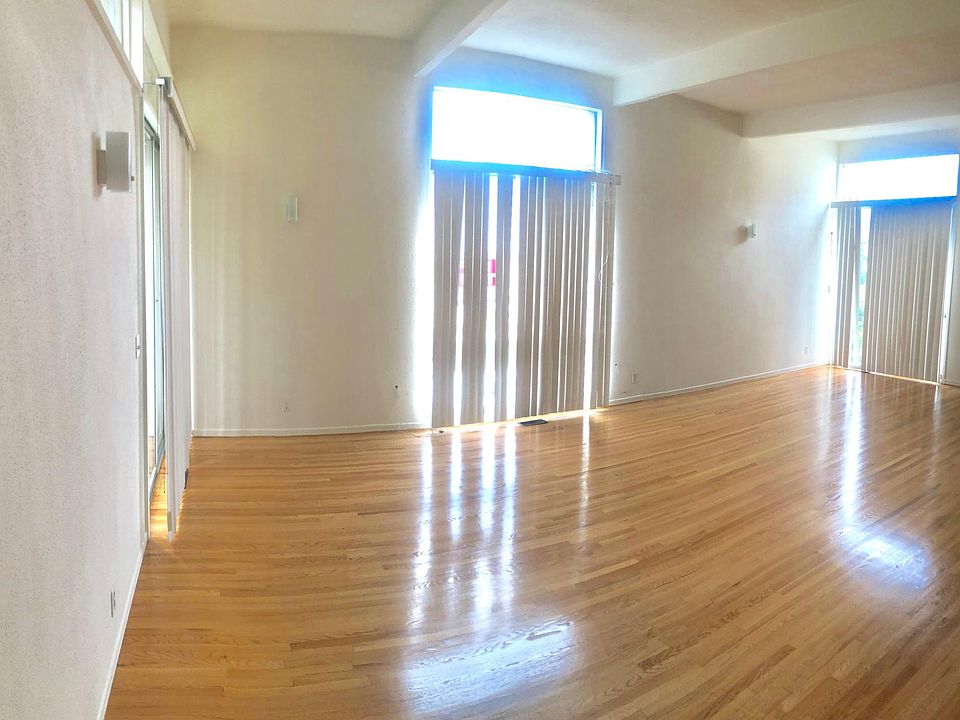 2nd image of 4454 Clinton St