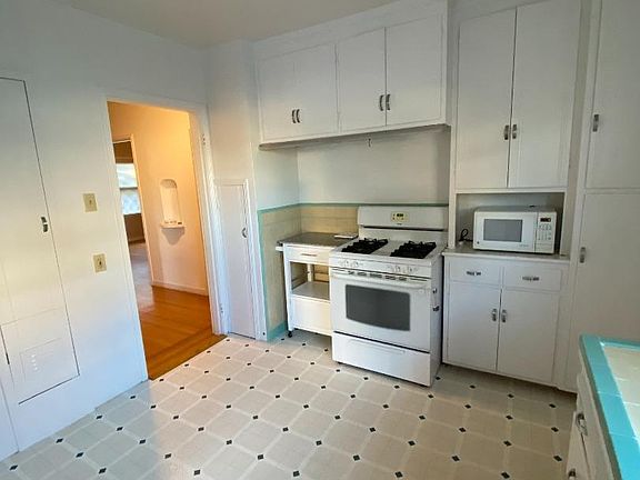 5th image of 520 Hobart Ave