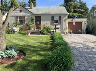 39 New Jersey Ave, Bergenfield, NJ 07621