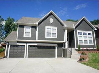 1016 Redwood Ln, Liberty, MO 64068