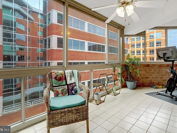 4th image of 1001 N Vermont St APT 506