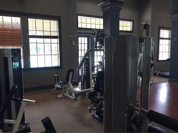 5th image of 2548 Centergate Dr APT 108