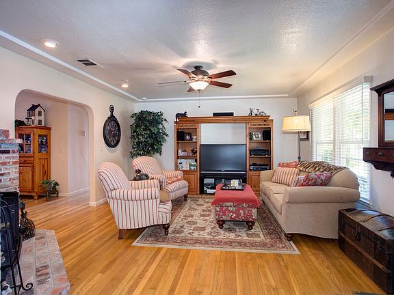 5th image of 46 E Cortland Ave