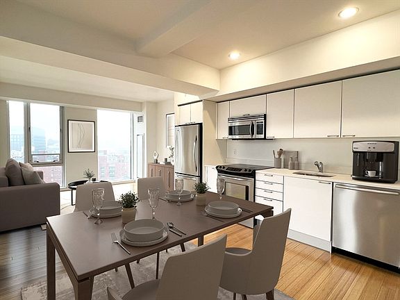 5th image of 2 Earhart St #Penthouse 6