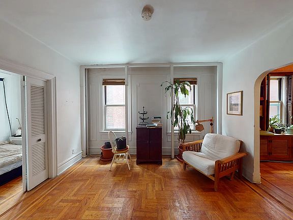 5th image of 642 W 207th St