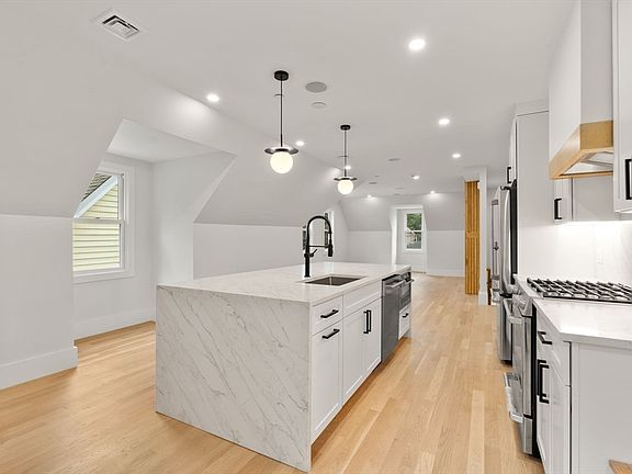 3rd image of 20 Boylston St #3