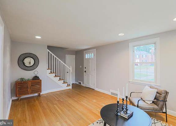 Spacious living room