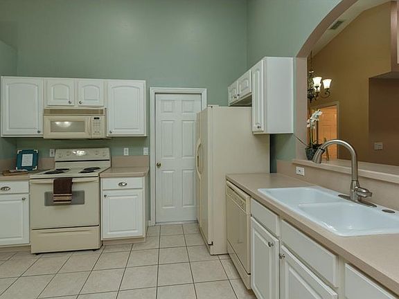 4th image of 39929 Bayview Dr