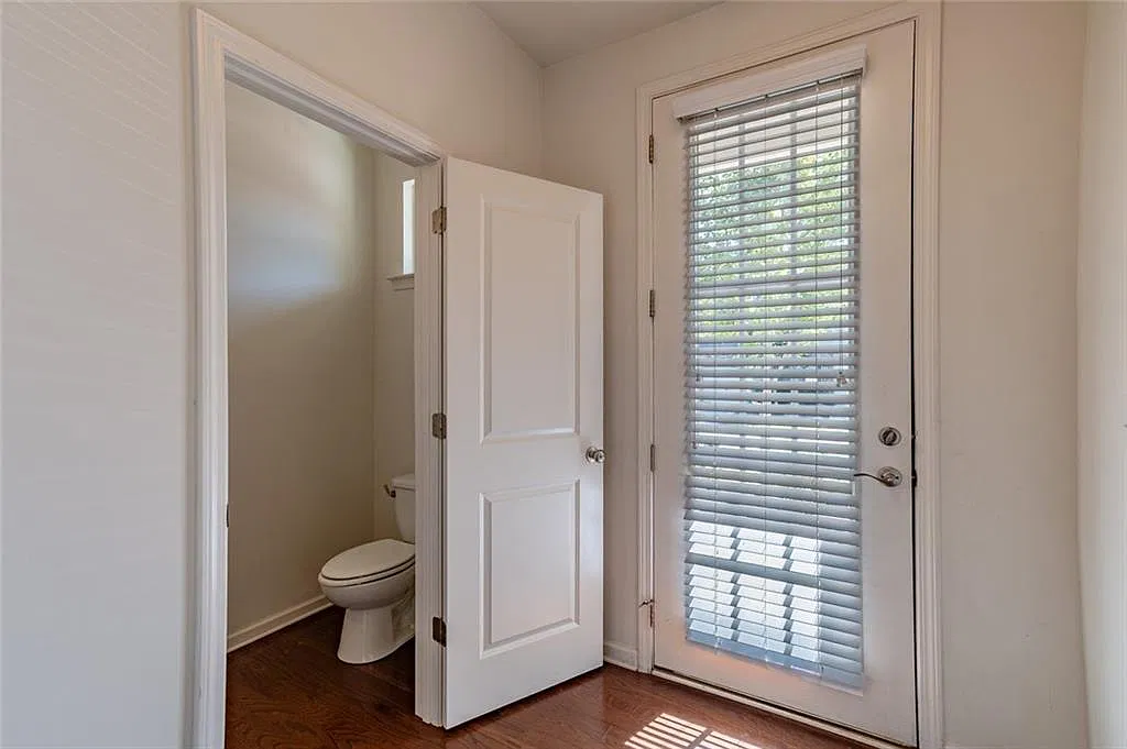 3 bed, 2.5 bath, 1712 sqft, $2,100 — Photo 3