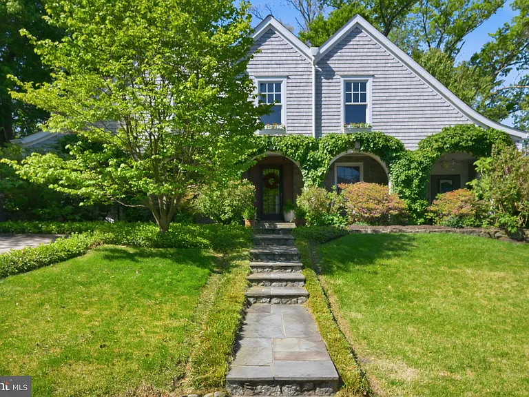 2800 Greenvale St — Photo 3
