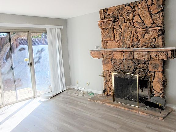 3rd image of 4758 Jarvis Ave