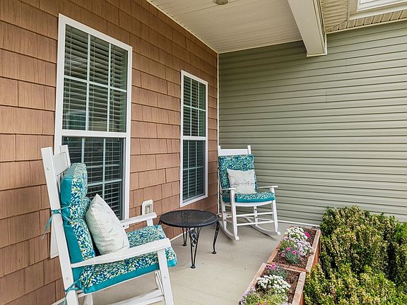 2nd image of 120 Blue Moon Rd