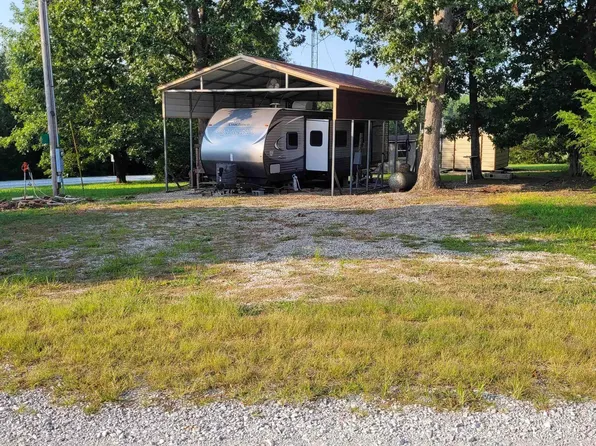 10598 Belair Ln, Clinton, MO 64735