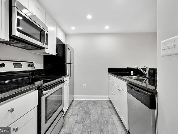 4th image of 1319 21st St NW #B