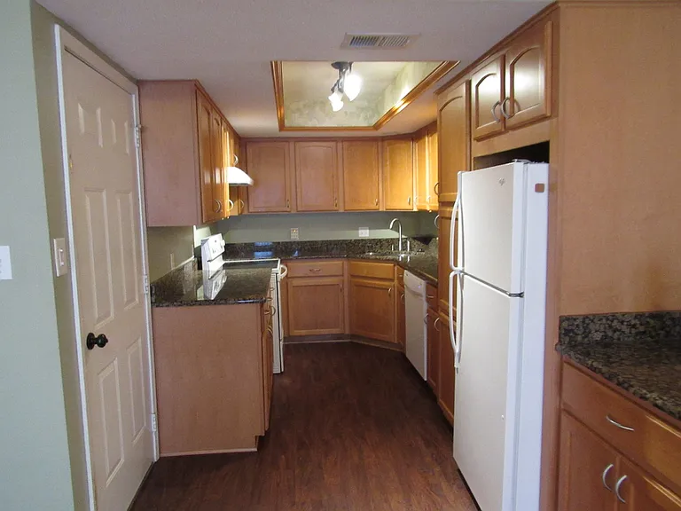 3528 Parkwood Ave — Photo 4