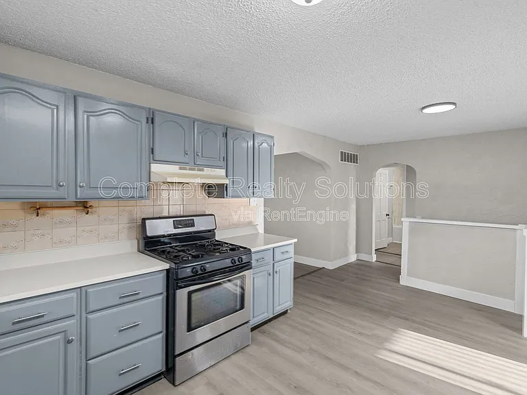2056 Coleridge Dr — Photo 10