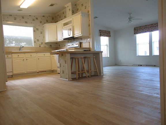 5th image of 2505 E Bay Dr #116