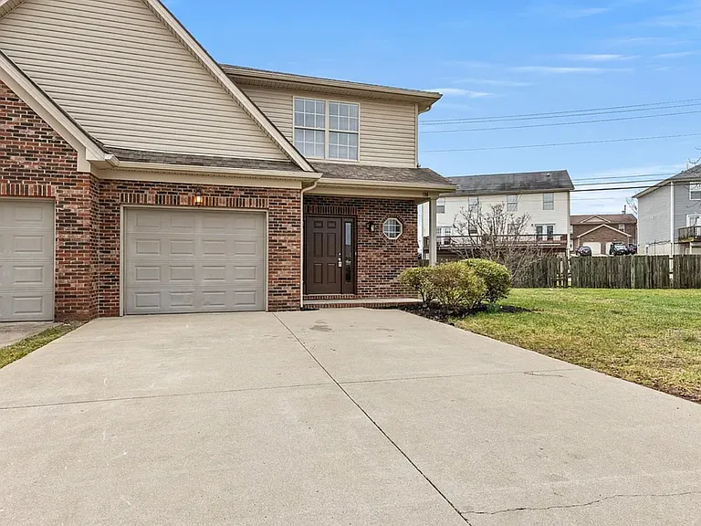 136 Lowell Ct — Photo 23