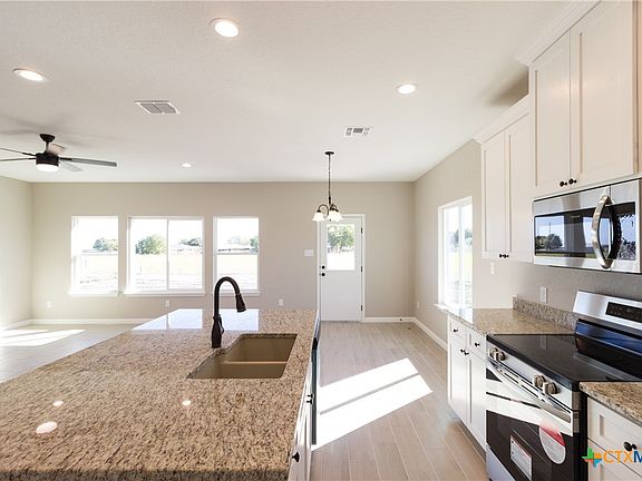 4th image of 121 Lost Pines Ln