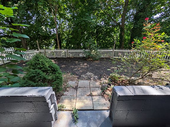 2nd image of 51 Gilbert St #2