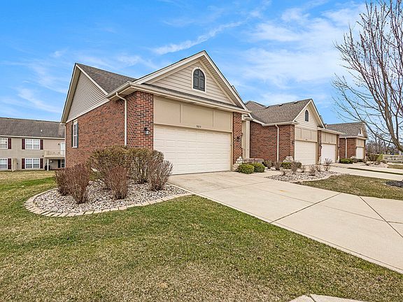 3rd image of 9851 Oakwood Ct