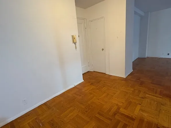 735 Kappock Street image 6 of 13